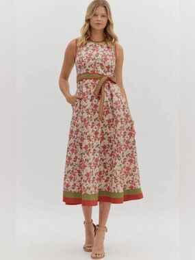 Avara Daria Maxi Floral Dress NWT Size Medium $84 Entro